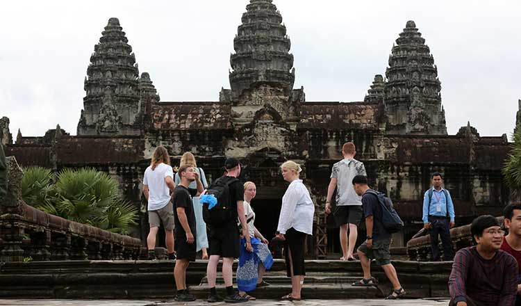 Swell in int’l tourist arrivals injects $1.7B into economy